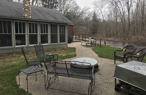 Hesperia Cabin | Riverfront Property Great for Fishing or Just Relaxing