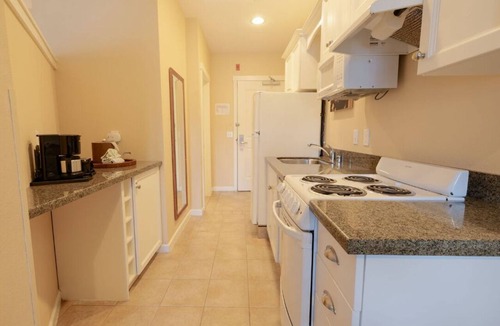 Seaside Hotel | Rivertide Suites Hotel
