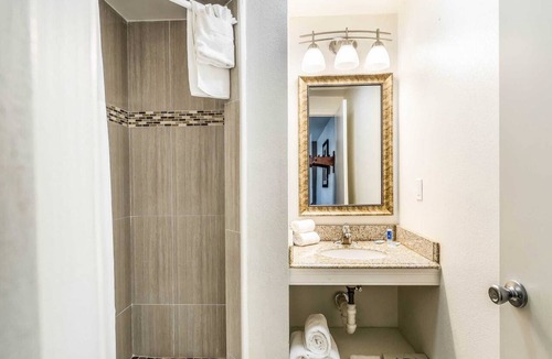Middleborough Hotel | Rodeway Inn Middleboro - Plymouth