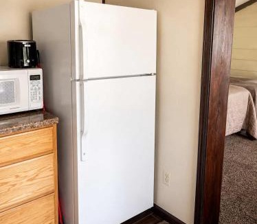 Grayling House | Room 14-2 Queen SuiteWoodland Motor Lodge