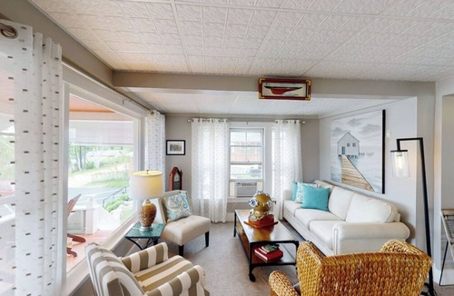 Weirs Beach House | Room 8 (3rd Floor and Shared Bathroom)