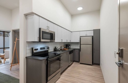 Roosevelt Apartment | Roosevelt Suite| Walk to Light Rail + Rooftop View