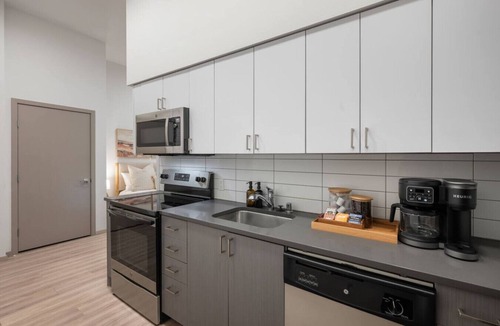 Roosevelt Apartment | Roosevelt Suite| Walk to Light Rail + Rooftop View