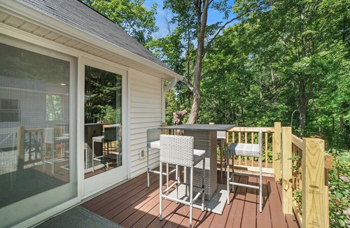 Boyne Falls House | Rose Cottage | Across from Boyne Mtn