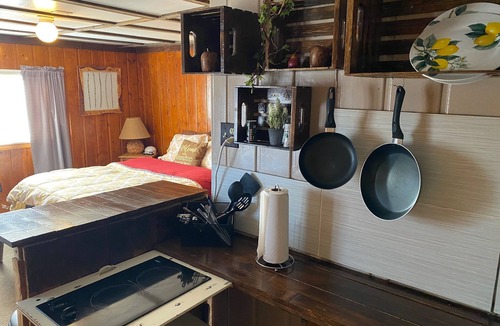 Thermopolis Hotel | Roundtop Mountain Vista - Cabins and Motel