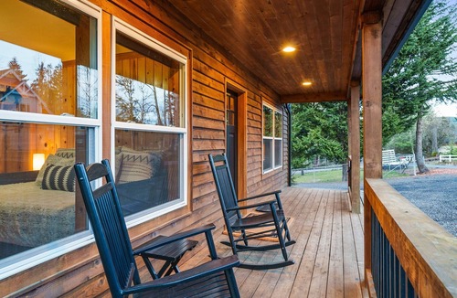 Mayfield House | Rustic Lake House w/Cozy Charm