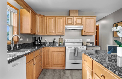 Houghton Lake Cottage | Sauna, Game Room, and Houghton Lake Beach Front