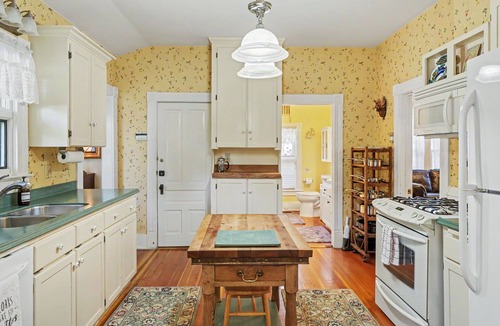 Siskiyou-Hargadine Historic District House | Savage Upon Siskiyou