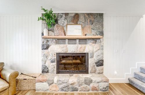 Central Lake House | Scenic Cottage w/Private Dock on Torch Lake