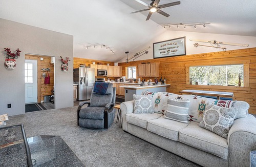 Saint Mary's Cabin | Scenic Mountain Cabin in Idaho Springs