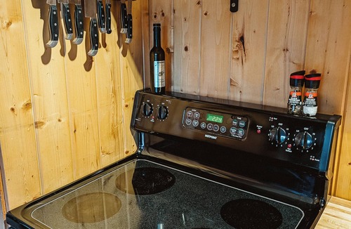 Gold Beach Cottage | Scenic River Retreat w/Deck View Lawn Games Wood Stove