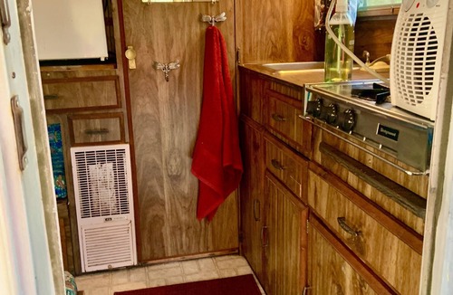 Ocean View House | Secluded glamping, AC, full bath, 7 minutes to beaches, Jacuzzi, pet-friendly