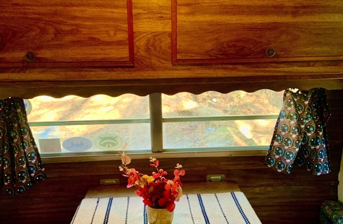 Ocean View House | Secluded glamping, AC, full bath, 7 minutes to beaches, Jacuzzi, pet-friendly