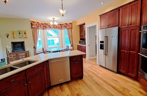 Three Oaks House | Secluded retreat Heated pool 13 acres pool table playground