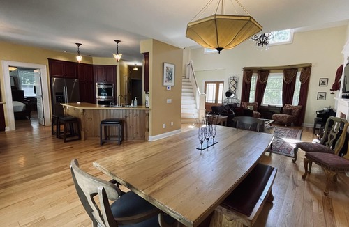 Three Oaks House | Secluded retreat Heated pool 13 acres pool table playground
