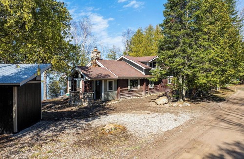Charlevoix Cabin | Serene Lakeside Cottage with Stunning Sunsets, Just Minutes from Charlevoix!