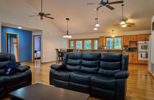 Cuddebackville House | Serene Rustic Retreat with Lake