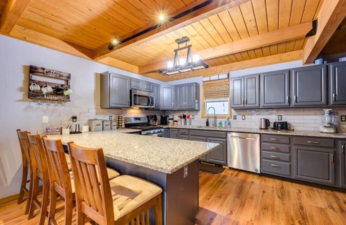 McHenry Ski Chalet | Serenity Sunsets! 2.8miles to WISP, hot-tub, pets