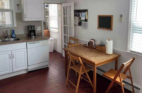 Dennisville House | Shore cottage steps away from warm sandy feet