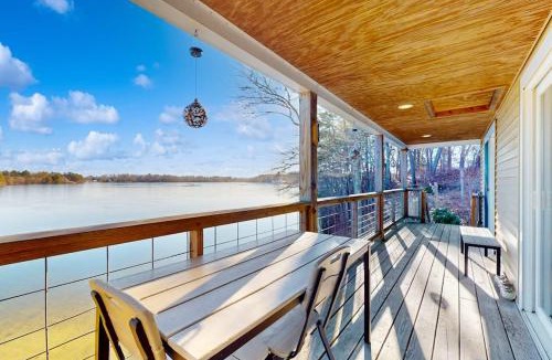Ponds of Plymouth House | Shoreline Splendor