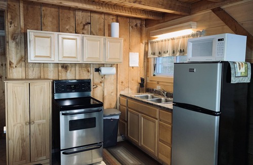 Paradise House | Simply Superior/Lakefront Cabin on Lake Superior Pets Considered 🐾