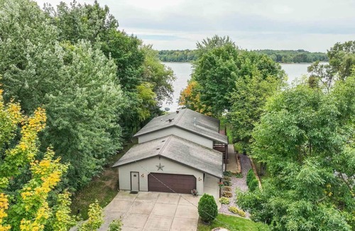 Mosinee Cabin | Skipping Rock Retreat, Mosinee WI Completely updated lakefront get-away.