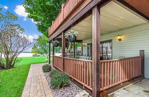 Mosinee Cabin | Skipping Rock Retreat, Mosinee WI Completely updated lakefront get-away.