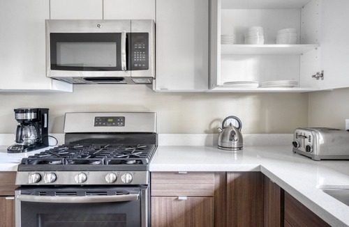 Campbell Apartment | Sleek Campbell 2BR w/Pool, Gym & Spa, walk to WF & TJ, by Blueground