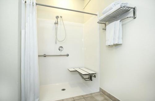 Kalamazoo Hotel | Sleep Inn & Suites Kalamazoo East