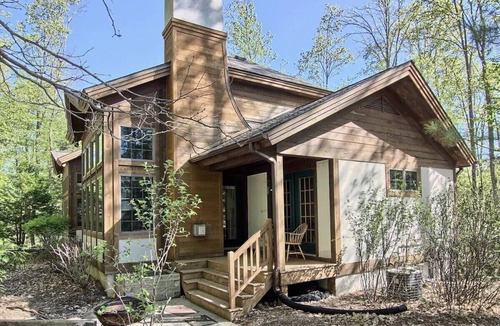 Boyne Falls Condo | SLOPESIDE SKI IN/OUT ON PRIME BOYNELAND SLOPE BOYNE MOUNTAIN