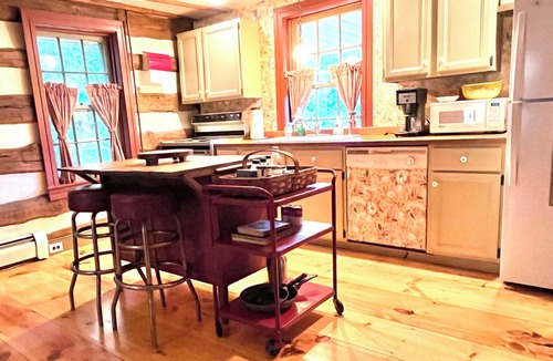 Hanover House | Snow Daisy Inn