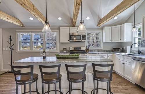 Sunapee House | Soonipi Casa by Sunapee Stays Peekaboo views of Mount Sunapee