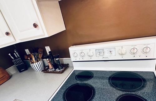 Broomall Apartment | Sophia's Flat A-No Step/Pet Friendly at Quiet & Peaceful Suburb