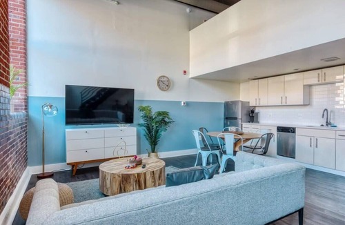 West Philadelphia Apartment | Sosuite | 3BR Loft w Gym, Lounge, Shared Laundry