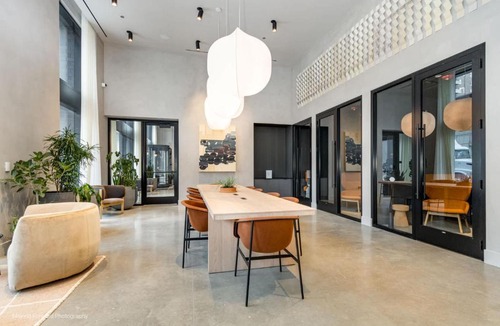 The Loop Apartment | South Loop Rooftop With In & Out Parking 1
