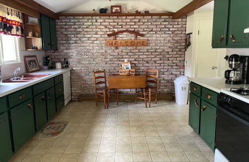 Roscommon House | Spacious 2200 Sq Ft- 3 bedroom/3 bathroom house in downtown Roscommon