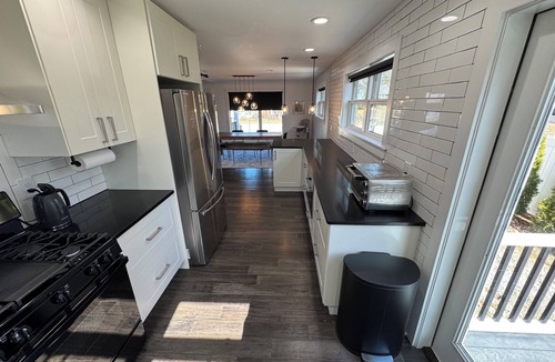 Radnor House | Spacious 4-bedroom house dual primary suites, updated, pets and kids friendly!