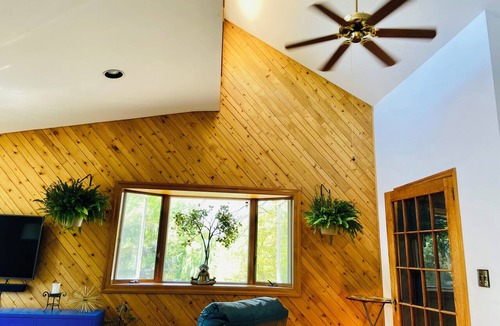 Montrose House | Spacious 4-bedroom house in northern Westchester with sweeping views