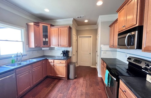Lake Purdy House | Spacious 4-bedroom townhome in charming Birmingham with AC