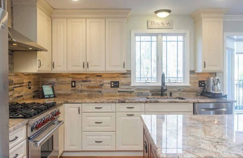 Saint Davids House | Spacious 5-bedroom house, with pool and hot tub, 2 miles from Aronimink