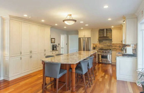 Saint Davids House | Spacious 5-bedroom house, with pool and hot tub, 2 miles from Aronimink