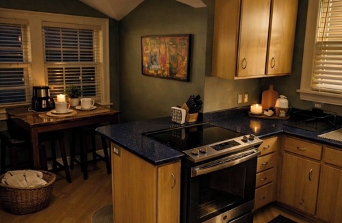 Cleveland House | Spacious and comfortable! A charming gem, located on Victory Memorial Parkway.