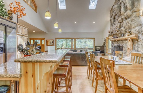 Zigzag Cabin | Spacious Barlow Trail Lodge, 2 fireplaces, media room, hot tub