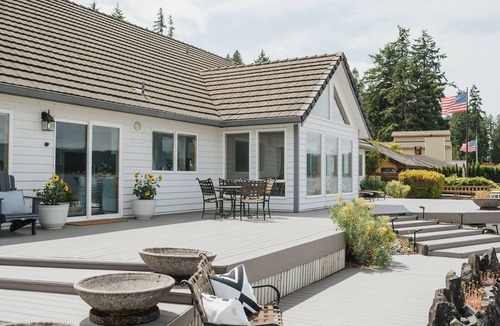 Belfair House | Spacious Beach Front Home on Hood Canal w/Kayaks!