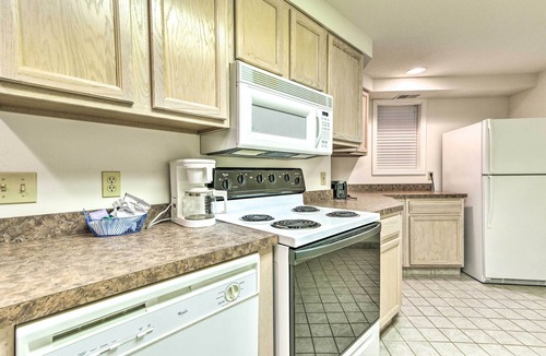 Pigeon Condo | Spacious Condo w/Balcony, 4 Mi to Beach!
