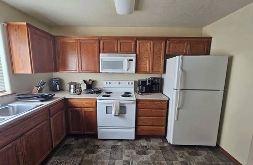 Hermiston House | Spacious Family Home w Garage Gladys Retreat