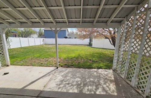 Hermiston House | Spacious Family Home w Garage Gladys Retreat