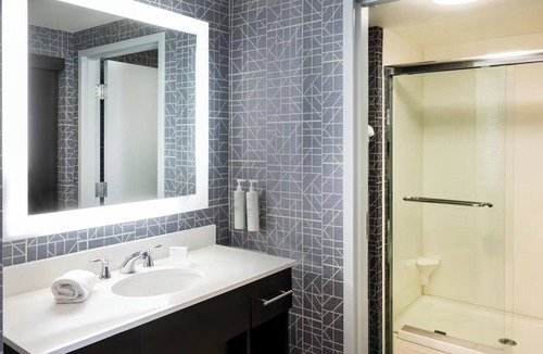 Canonsburg Hotel | Spacious Four-Unit 2-Queen Studio Set – Weekend Pittsburgh Getaway or Group Stay