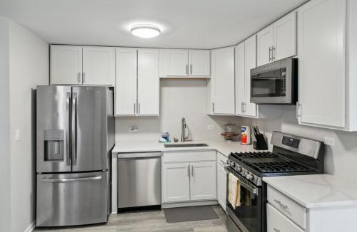 Russell House | Spacious home near DT Libertyville With Rec Room