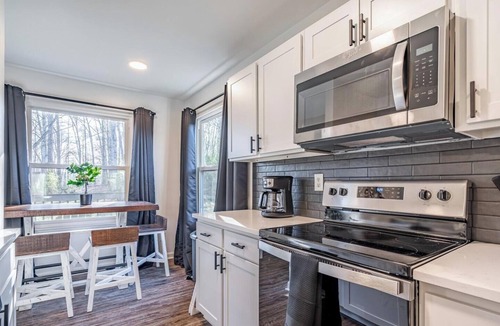 Woodstock House | Spacious Honeybee 3BR Home with Deck - Near Downtown!